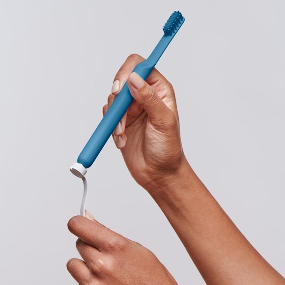 Quip Adult Smart Electric Rechargeable Toothbrush, Ocean Blue, 1 Ct - Picture 4 of 7